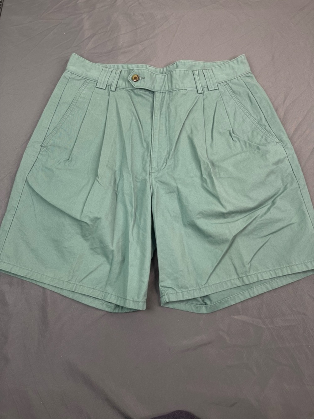 Izod Golf shorts‎ men's 34 green 8" inseam pleated 100% cotton